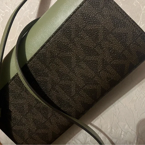 ✨MICHAEL KORS Crossbody Purse✨ - Picture 5 of 5